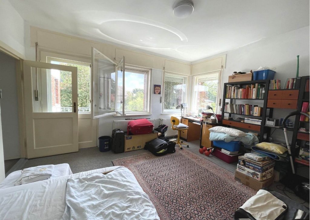 Schlafzimmer beim Ausräumen.