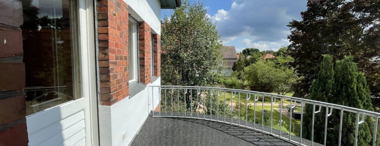 Blick von einem Balkon.