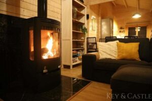Wohnzimmer mit Kamin