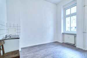 Küche mit zwei Fenstern