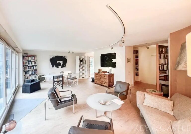 Wohnzimmer eingerichtet