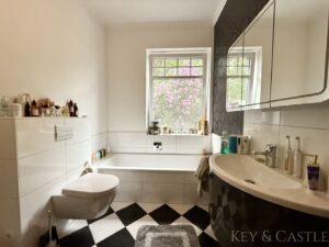 Badezimmer EG: