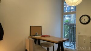 Küche, Blick zur Mini-Terrasse