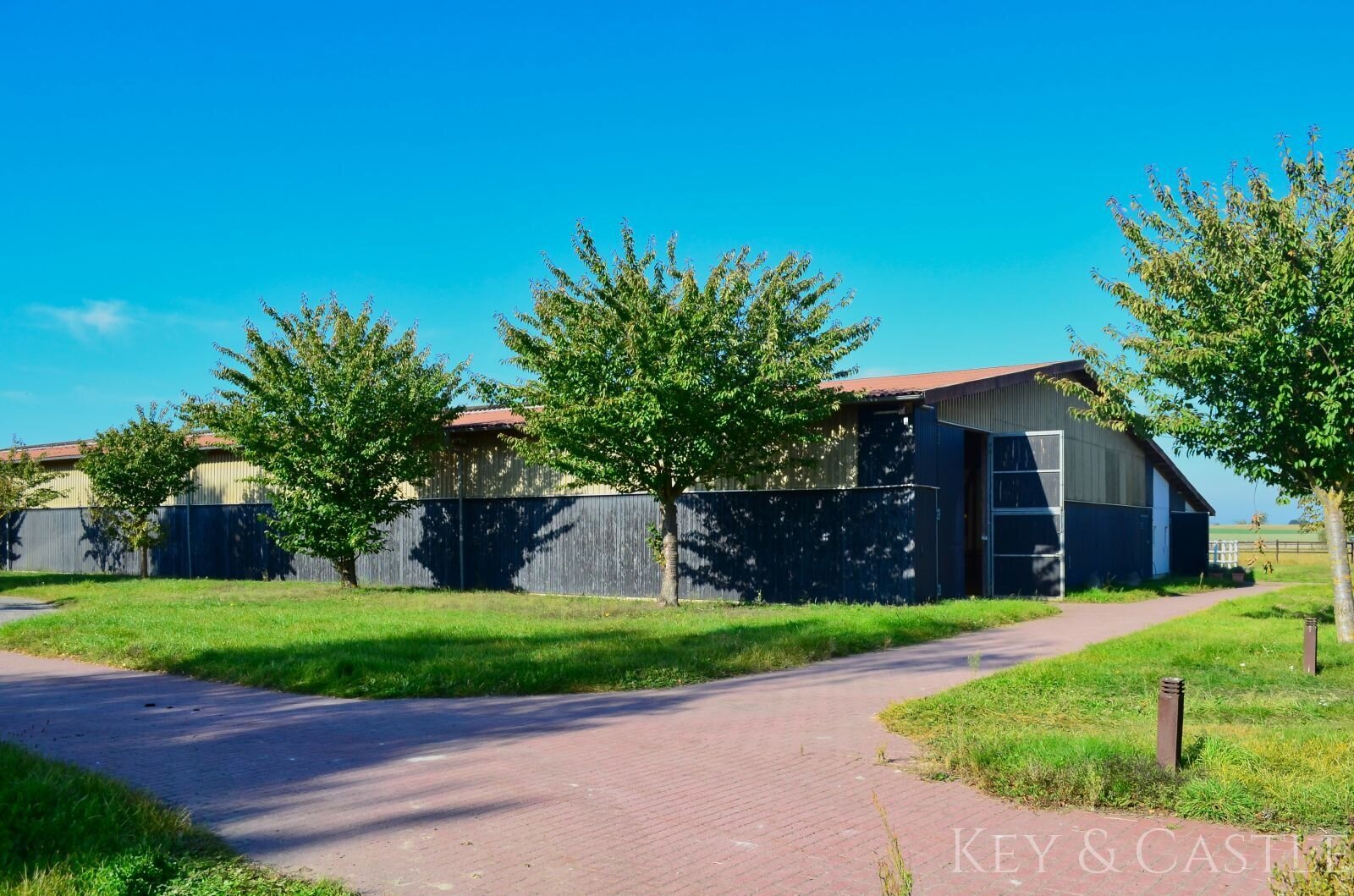 Reithalle (groß) mit Stallgasse