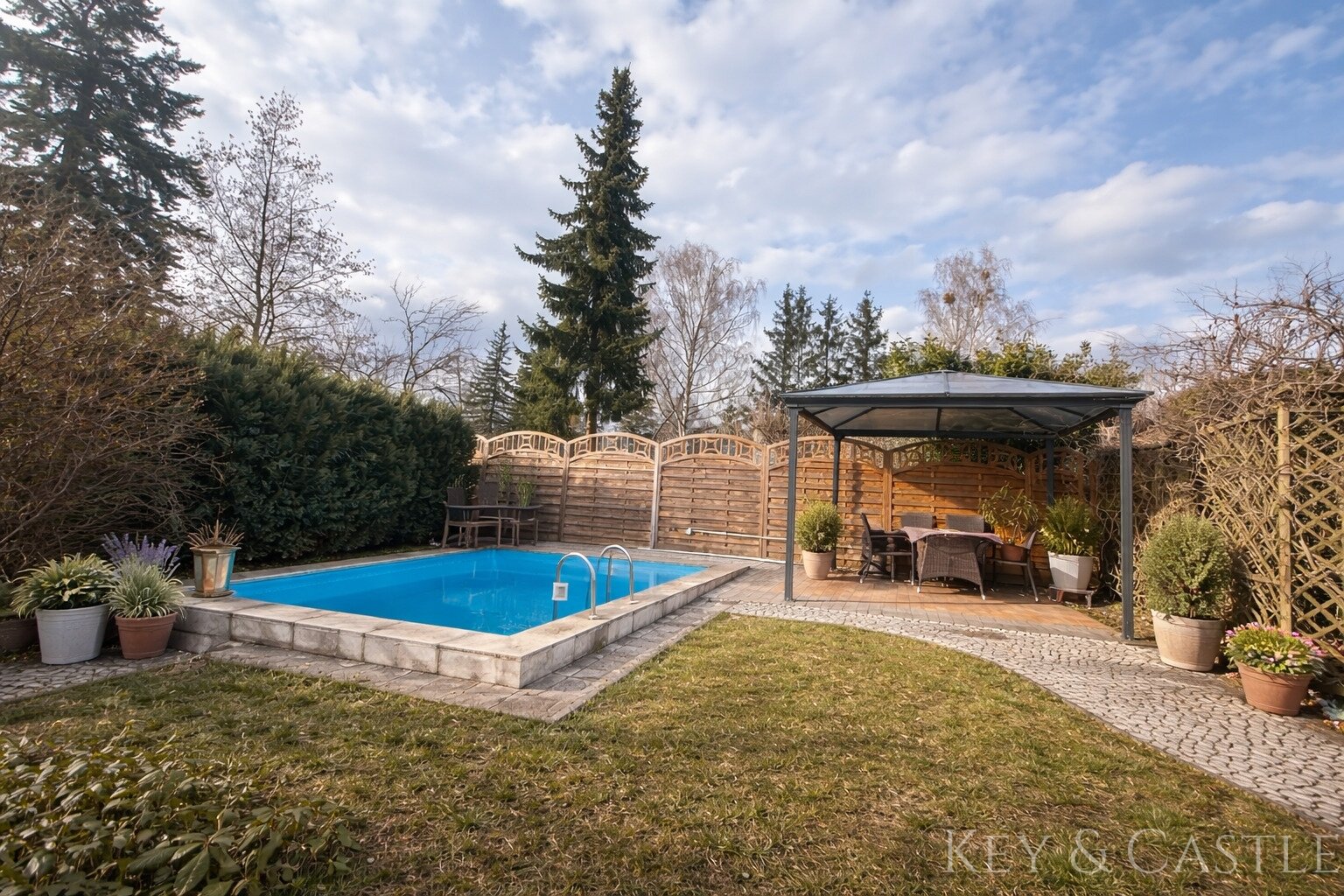 Pool und terasse